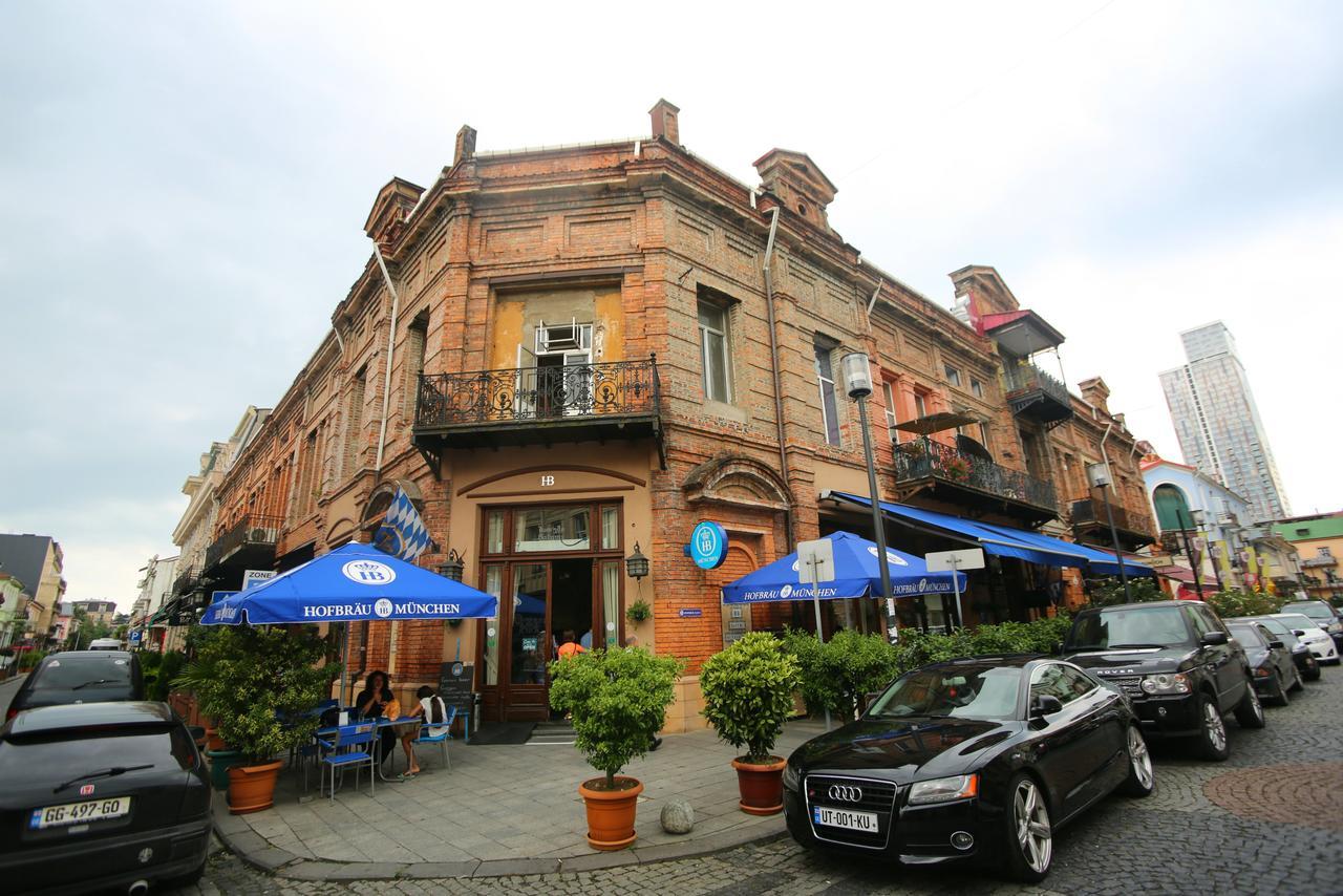 Lilus Hostel Batumi Eksteriør bilde