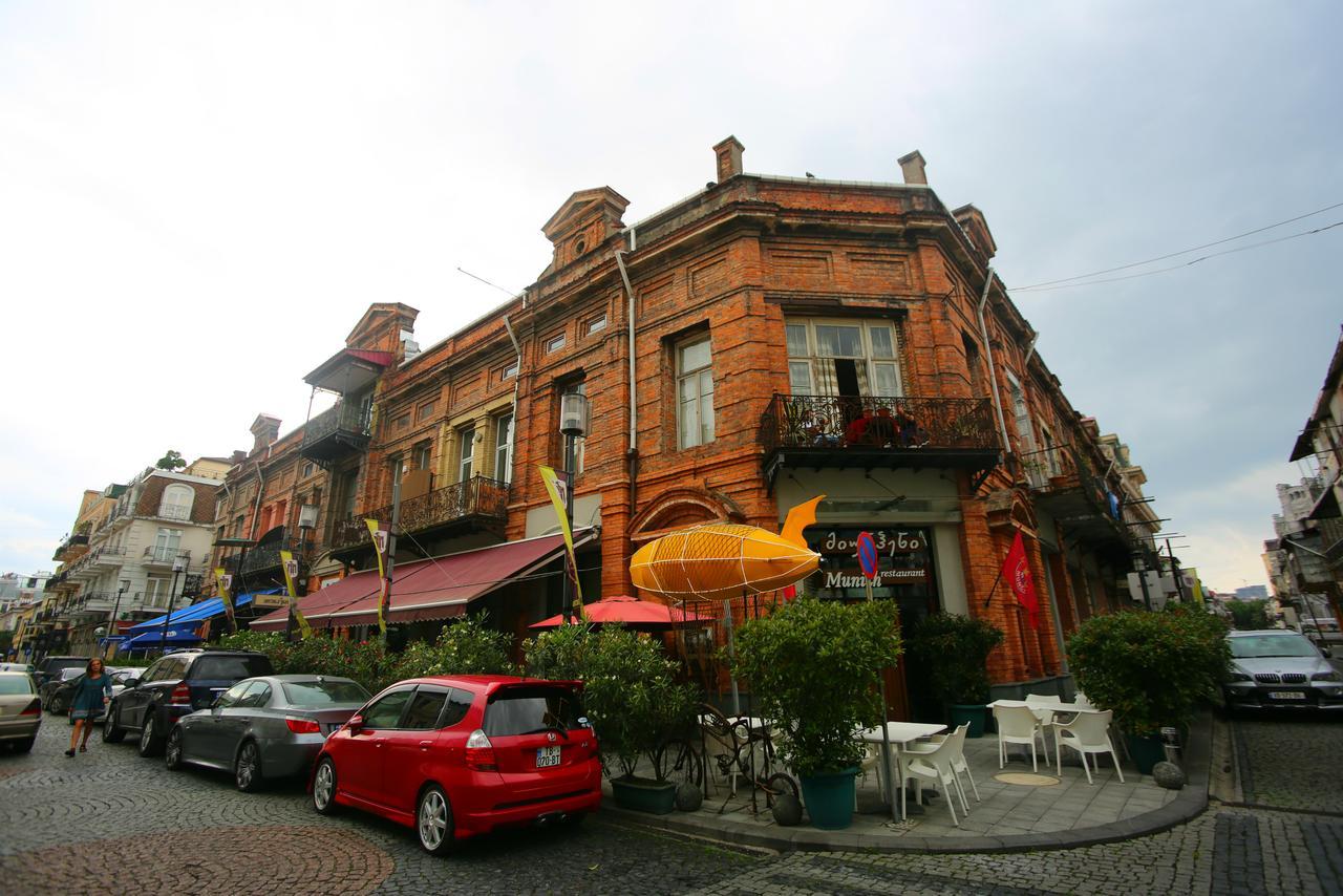Lilus Hostel Batumi Eksteriør bilde