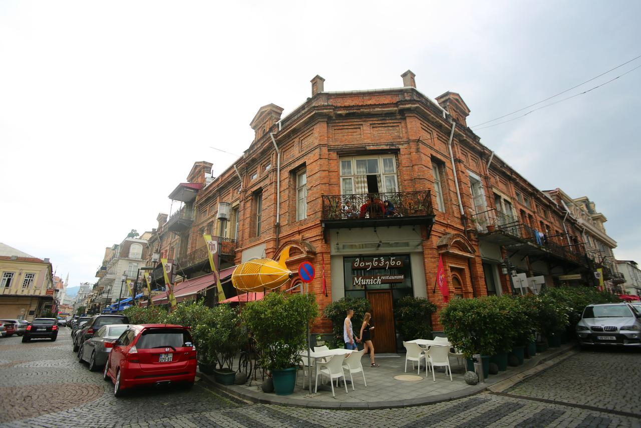 Lilus Hostel Batumi Eksteriør bilde