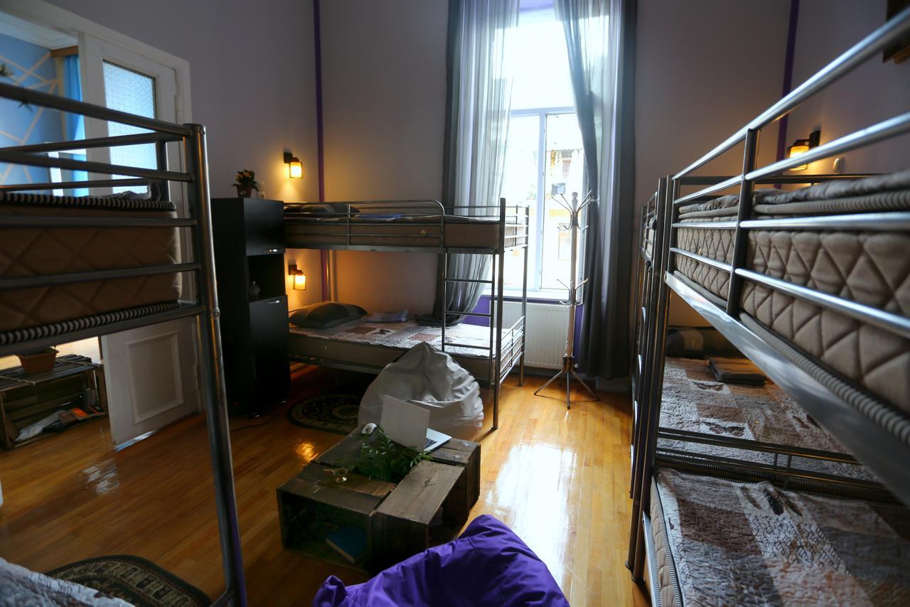 Lilus Hostel Batumi Eksteriør bilde