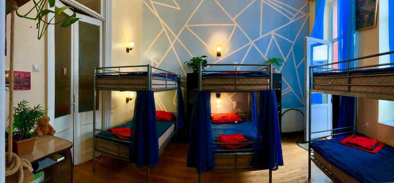 Lilus Hostel Batumi Eksteriør bilde